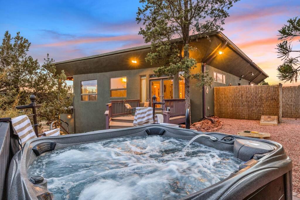 Close To Fresh Creek! Sleeps 12 ~ Amazing Views W/Serene Open Space ~ Hot Tub + Game Room ~ Trails Outside Sedona Extérieur photo