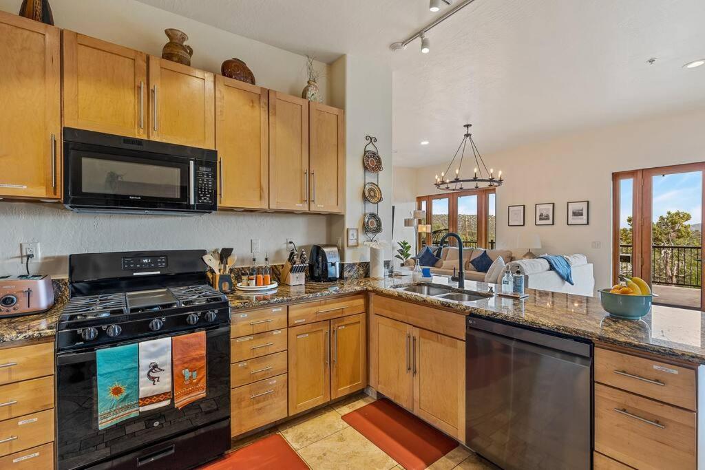 Close To Fresh Creek! Sleeps 12 ~ Amazing Views W/Serene Open Space ~ Hot Tub + Game Room ~ Trails Outside Sedona Extérieur photo