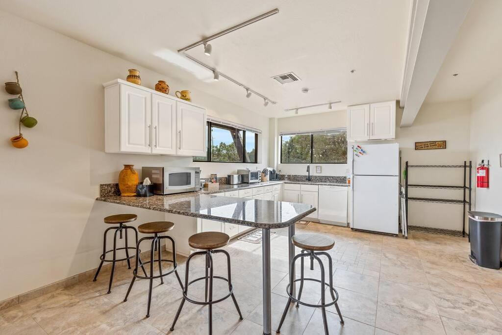 Close To Fresh Creek! Sleeps 12 ~ Amazing Views W/Serene Open Space ~ Hot Tub + Game Room ~ Trails Outside Sedona Extérieur photo